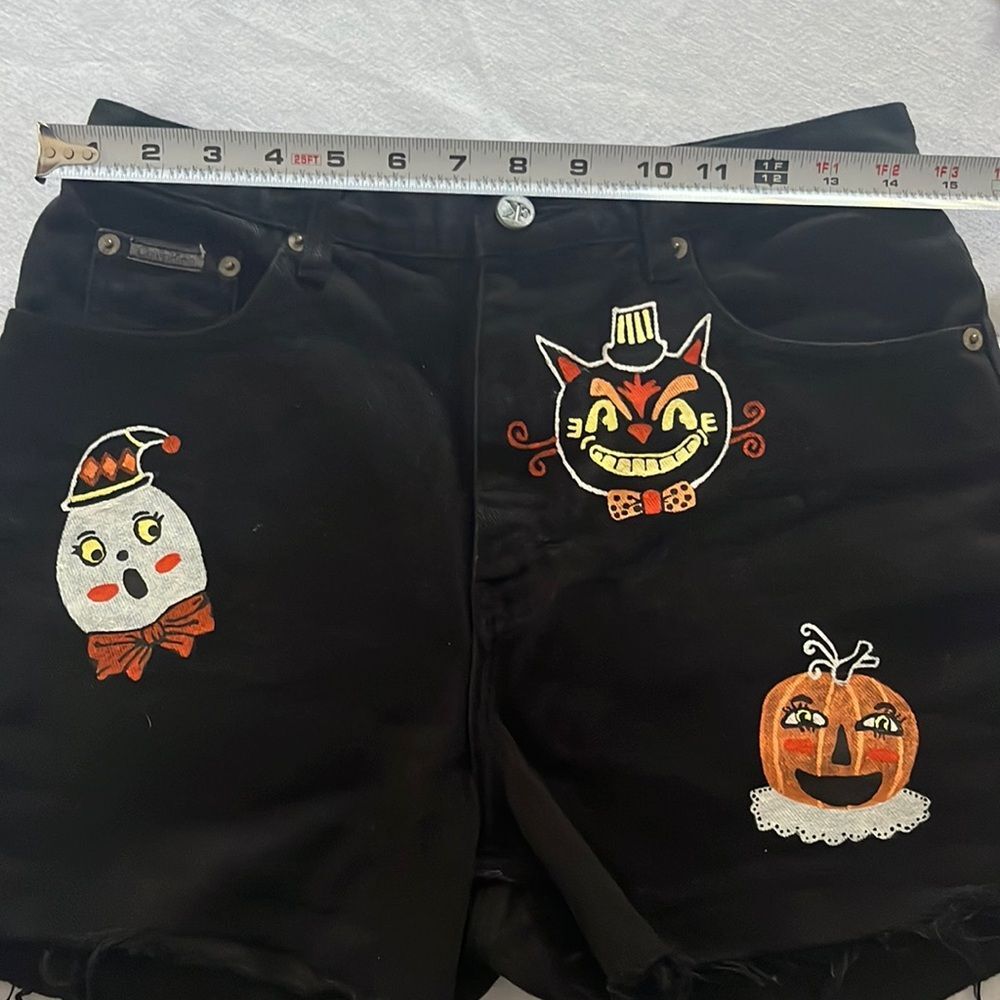 Hand Painted Vintage Halloween Cut Off Calvin Shorts- Size 8 - Picture 3 of 9